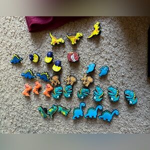 New 30 Dinosaurs croc charms.